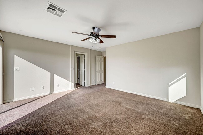 Building Photo - Henderson Home with Beautiful Strip Views