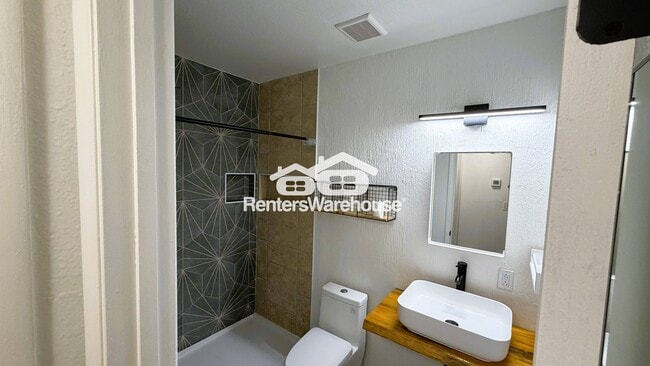 Building Photo - 6020 Carmen Blvd