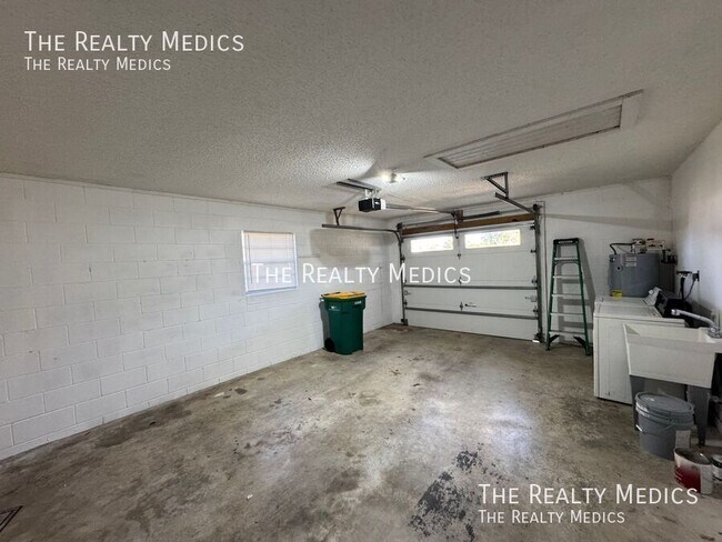 Building Photo - 218 Temple Cir