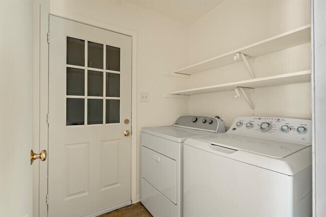 Building Photo - 6709 Tampa Cove