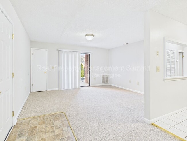Interior Photo - 325 Campbell St.
