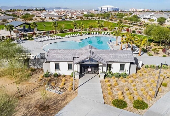 Building Photo - 5811 N 88th Ln