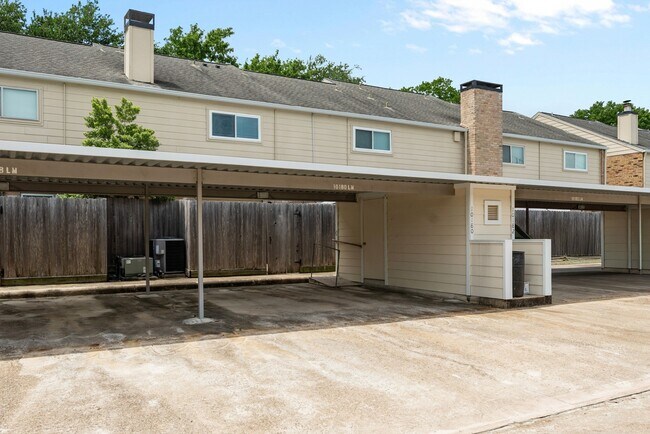 Building Photo - 10180 Longmont Dr