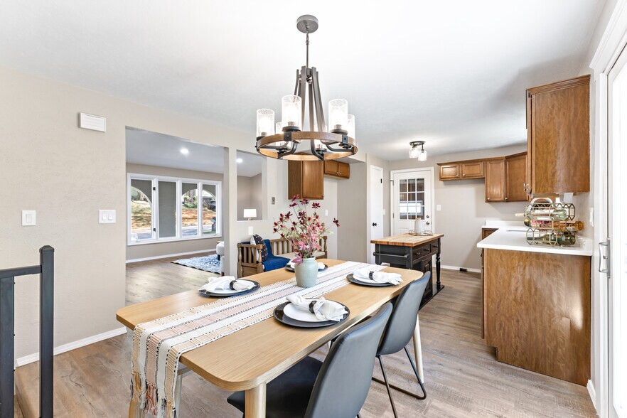 Building Photo - 2437 Deer Trl