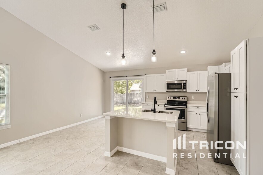 Building Photo - 1809 Iroquois Dr