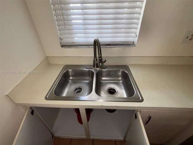 Building Photo - 210 NW 87th Ave