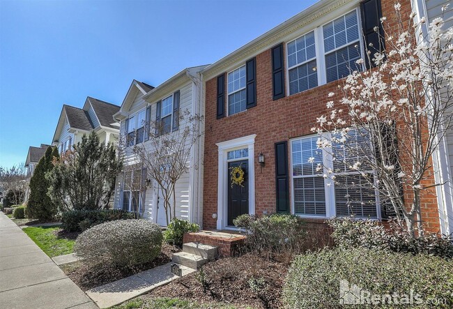 LENOX VILLAGE TOWNHOUSE! - 646 Saint Jules Ln