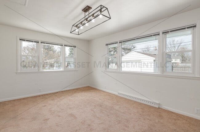 Building Photo - 5415 N Lydell St