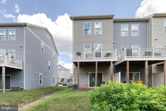 Building Photo - 613 Ravenwood Dr