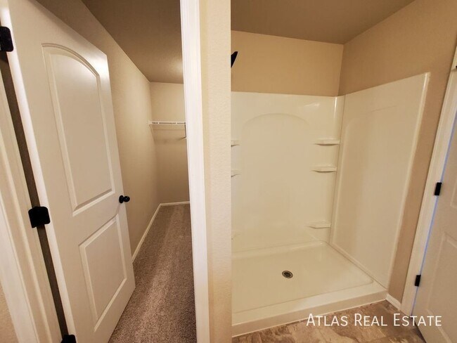 Building Photo - 708 Finch Dr