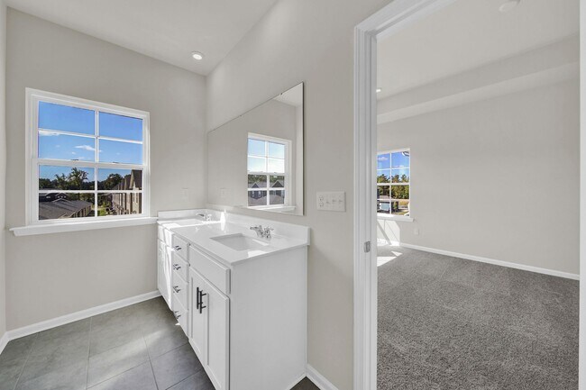 Building Photo - Beautiful End Unit Townhome In Mint Hill