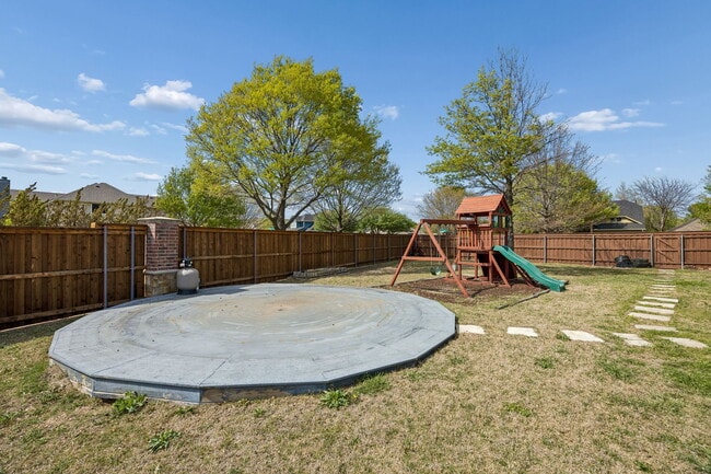 Building Photo - 9865 Tanglebrush Dr