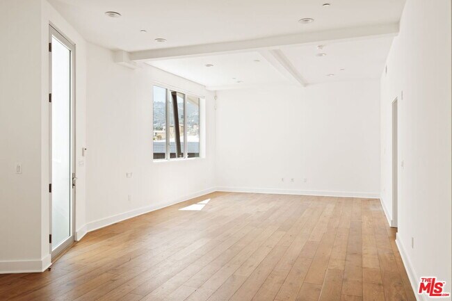 Building Photo - 616 Croft Ave