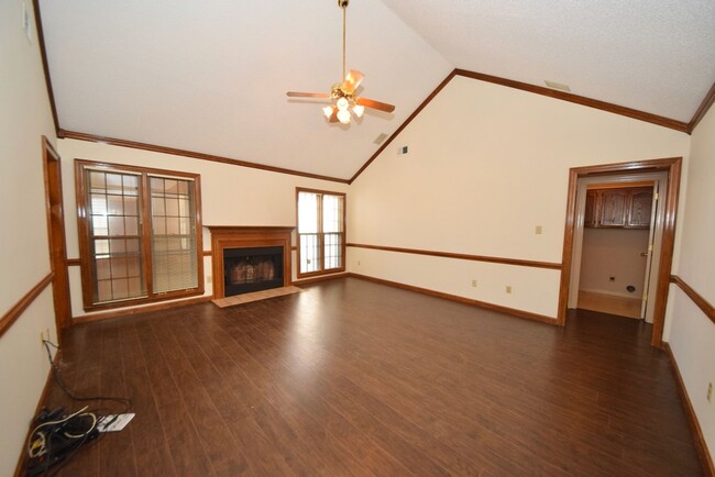 Building Photo - Very nice 3 bed 2 bath home near E. Holmes...