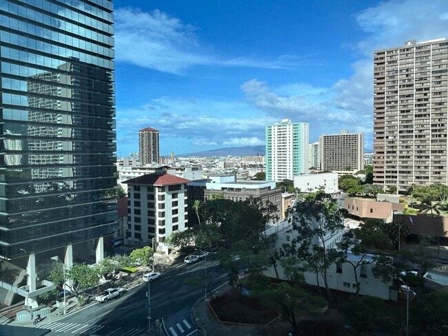Building Photo - Capitol Place