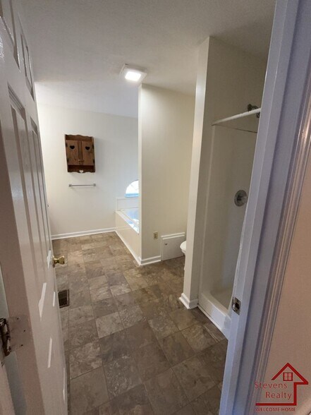 Building Photo - 183 Woodlee Ct