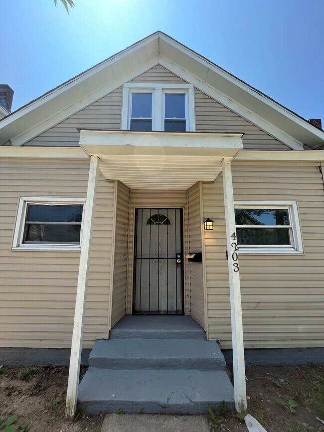 Building Photo - Clark/Fulton - 4 bedroom - Single Family Home