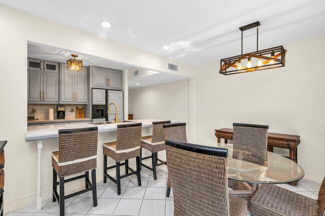 Building Photo - 584 SE 20th Ave