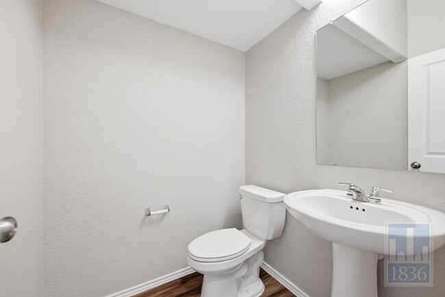 Building Photo - 108 Wind Flower Ln