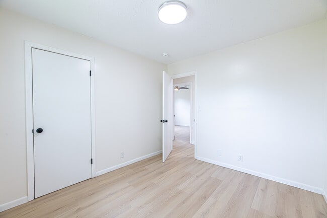 Building Photo - 307 McMaster Pl