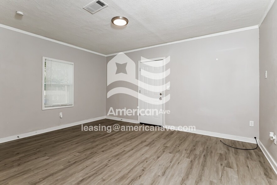 Building Photo - 472 E Northside Dr