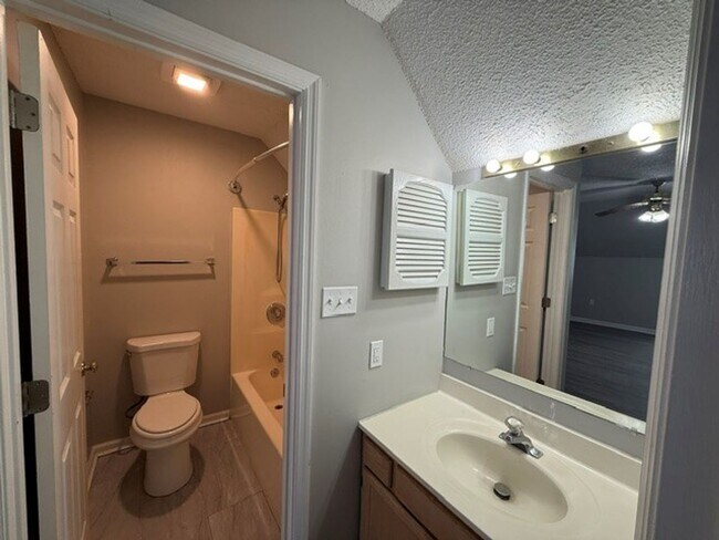 Building Photo - 5003 Trace Manor Ln