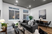 Building Photo - 525 N 41st St