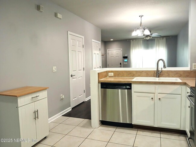 Building Photo - 8091 Summer Bay Ct