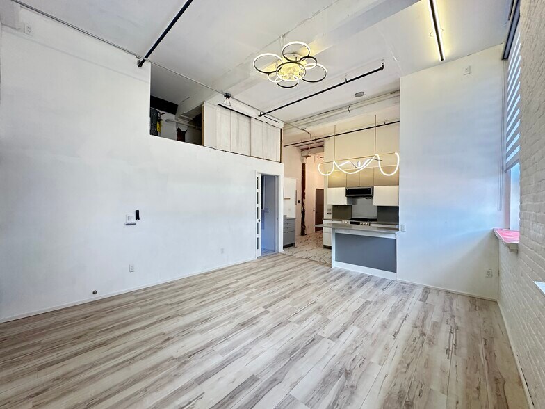 Building Photo - 109 Summer St