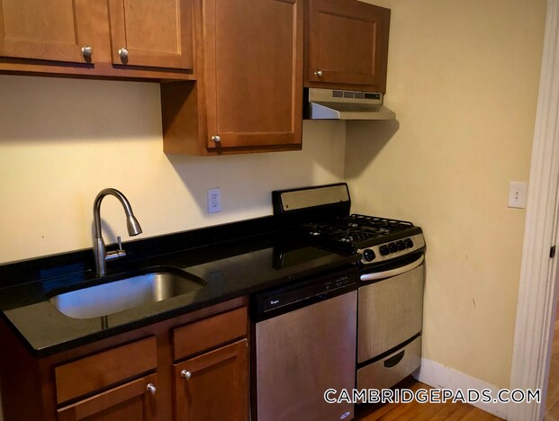 Building Photo - 5-7 Blake St.