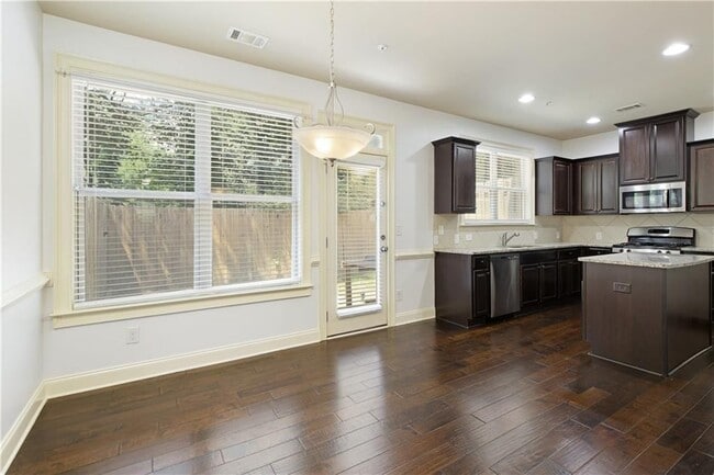Building Photo - 2249 Knoxhill View