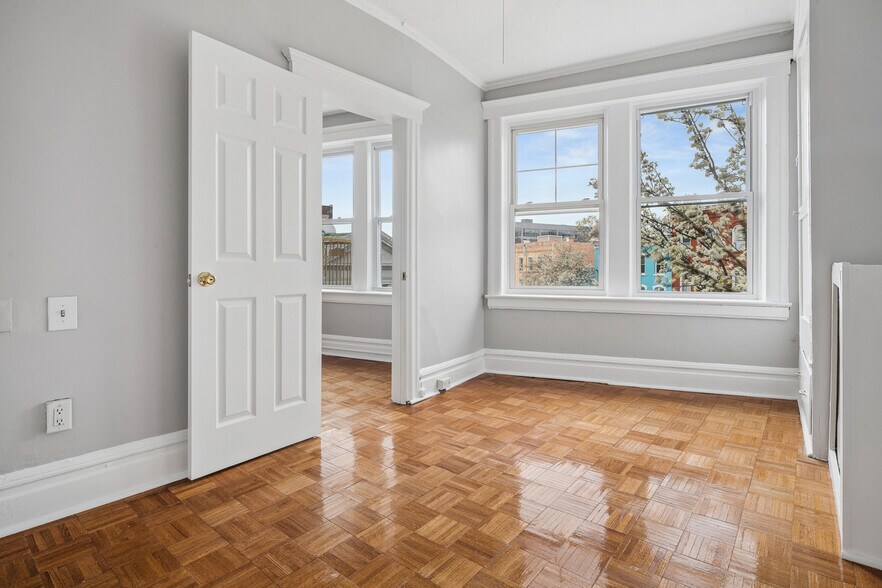 Building Photo - 225 Glenridge Ave