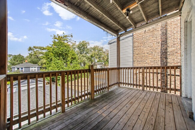 Building Photo - 4146 W Cornelia Ave