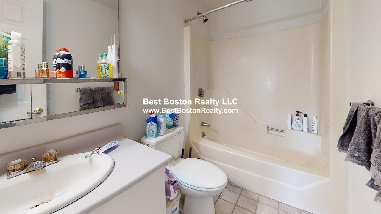 Building Photo - 175 Beacon St