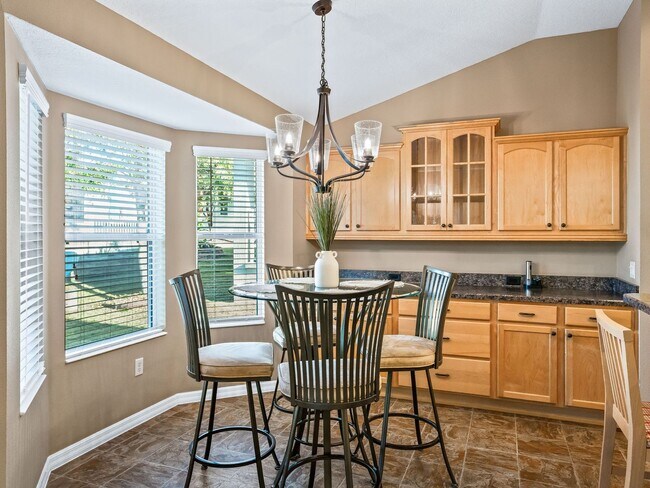 Building Photo - 3 bedroom 2 bath designer home