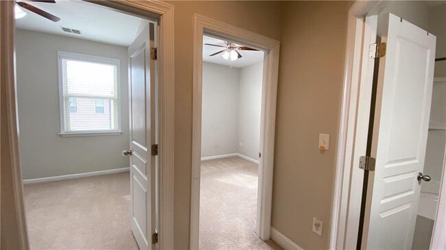 Building Photo - 4426 Kerrington Ave