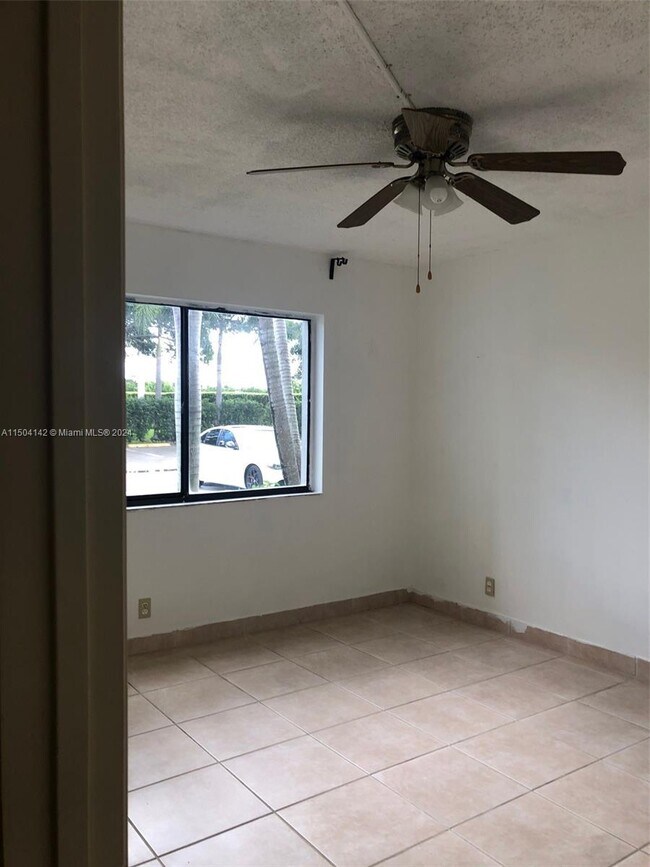 Building Photo - 16531 Blatt Blvd