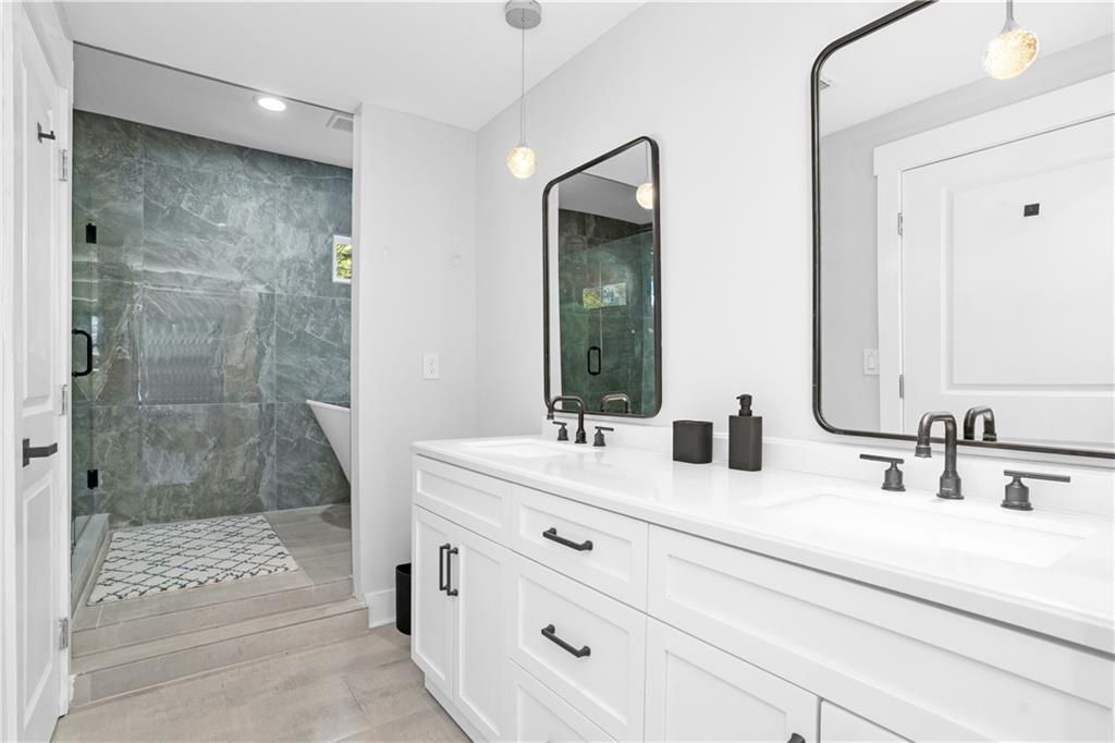 Building Photo - 1934 Pinedale Pl