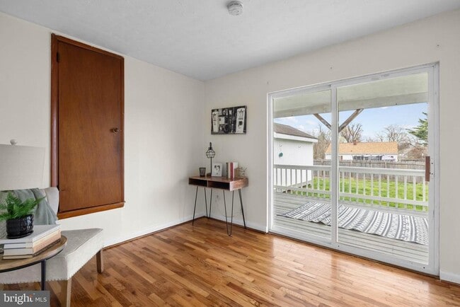 Building Photo - 405 E 7th Ave