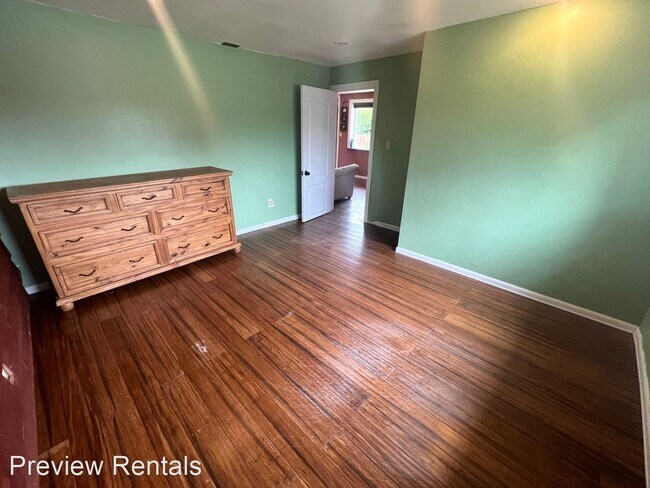 Building Photo - 2 br, 1 bath House - 23871 N. Westview Rd