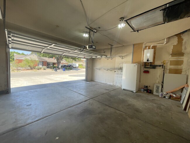 Building Photo - 7604 Sierra Azul Ave NE