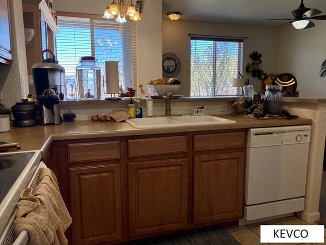 Building Photo - Three Level Townhouse with Attached Two Car Garage!