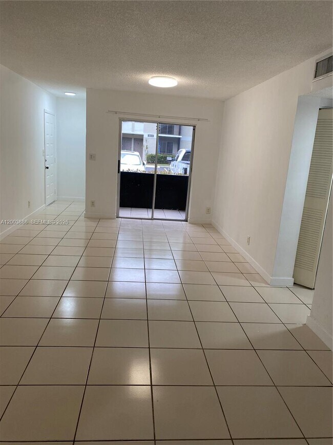 Building Photo - 514 Gardens Dr