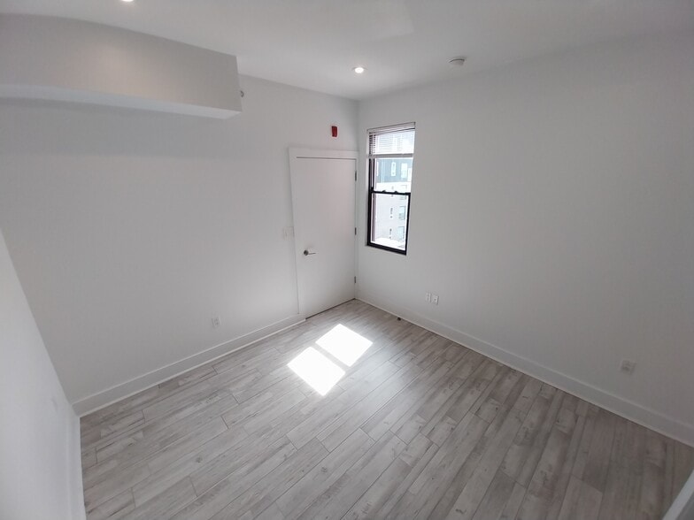 Building Photo - 1169 Hope St