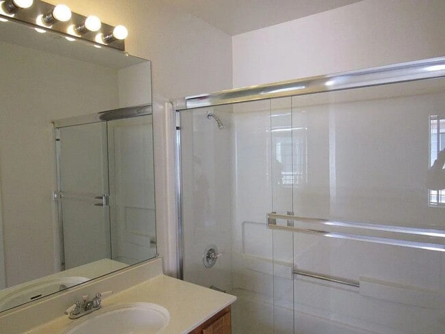 Building Photo - 1480 Los Buellis Way
