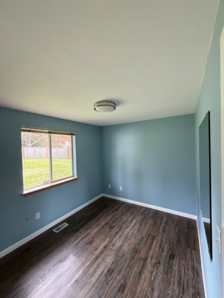Building Photo - 12015 200th Ave Ct E