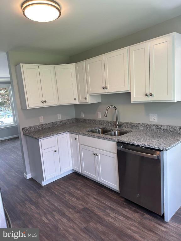 Building Photo - 2102 Reading Ave