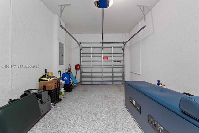 Building Photo - 20544 NE 5th Pl