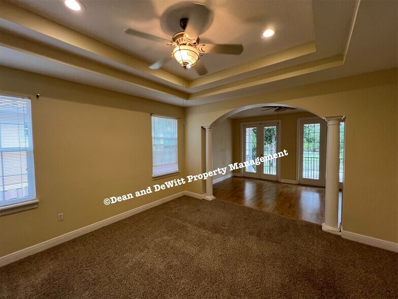 Building Photo - 3 Bed/3 Bath