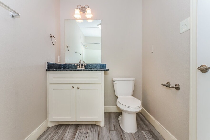 Building Photo - 1140 Glenda St